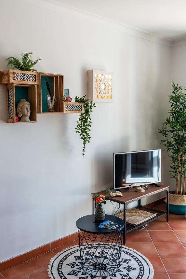 Sunny Apartment With Sea View 타비라 외부 사진