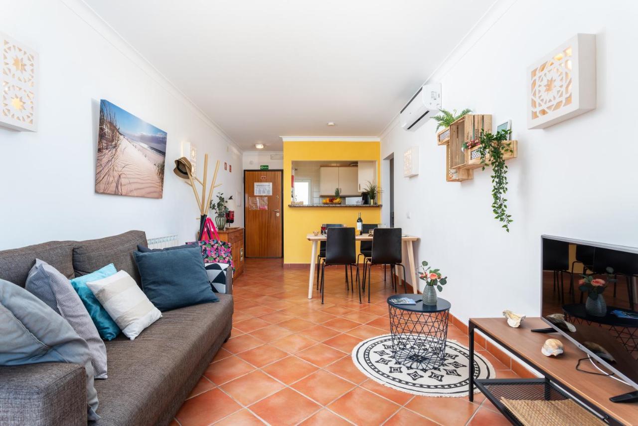 Sunny Apartment With Sea View 타비라 외부 사진