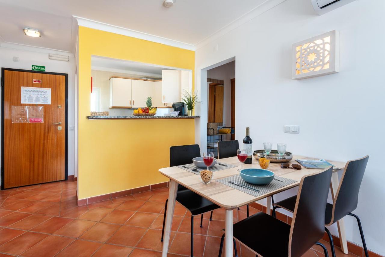 Sunny Apartment With Sea View 타비라 외부 사진