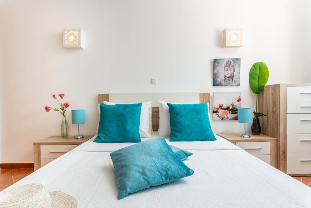 Sunny Apartment With Sea View 타비라 외부 사진