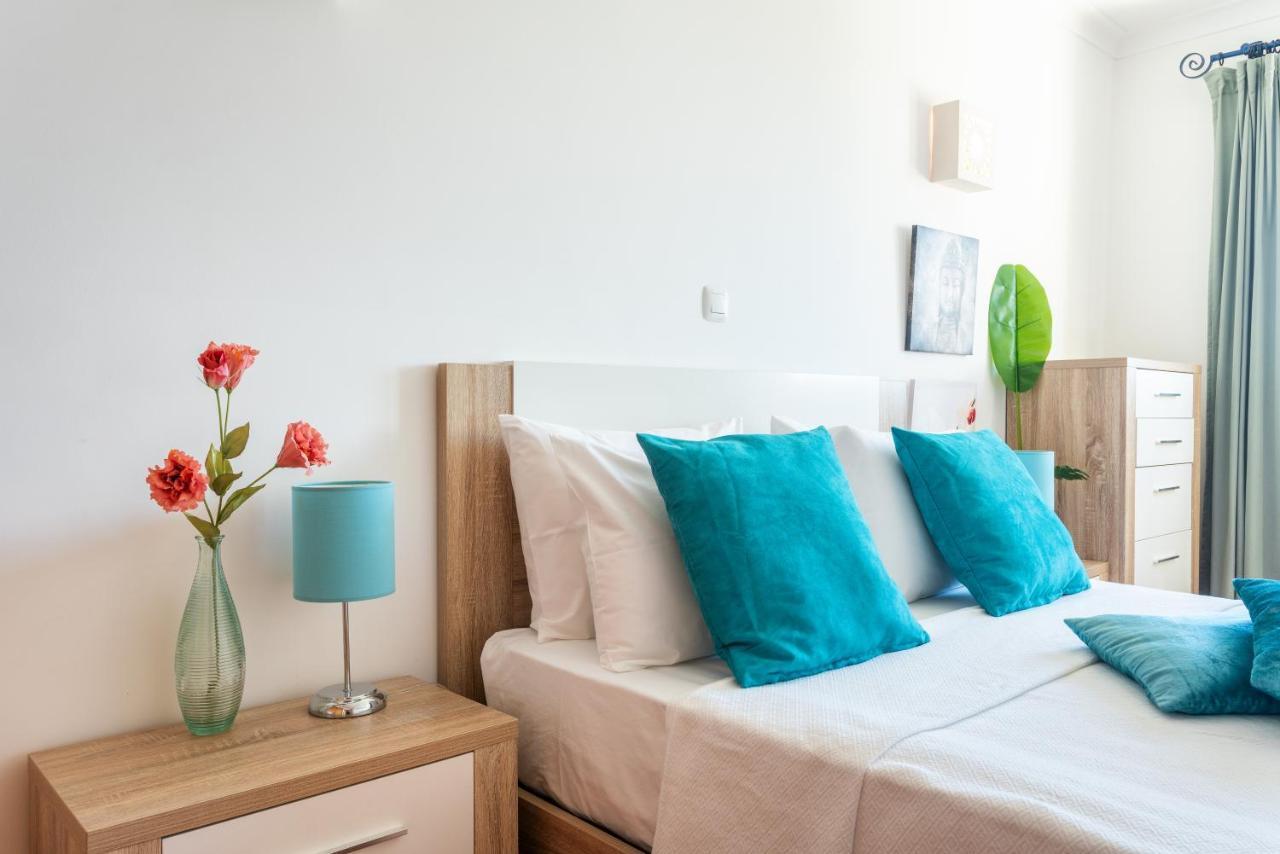 Sunny Apartment With Sea View 타비라 외부 사진